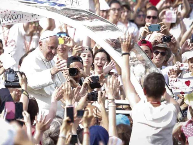 Papa: un Sinodo su giovani e fede