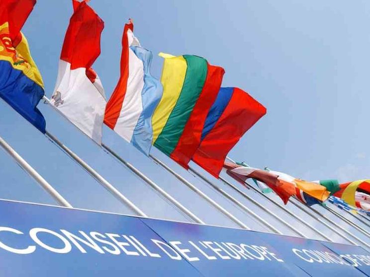 Utero in affitto, no del Consiglio d'Europa