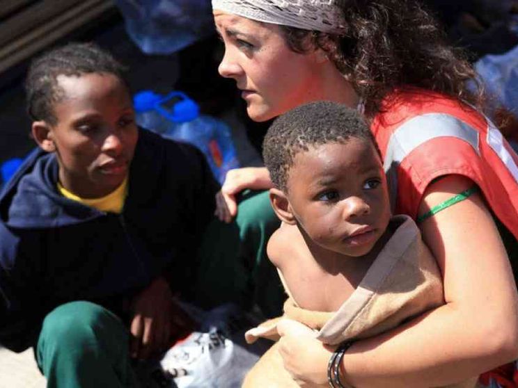 Papa: minori migranti 3 volte indifesi