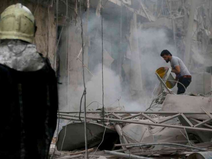 Aleppo, sospesi i bombardamenti