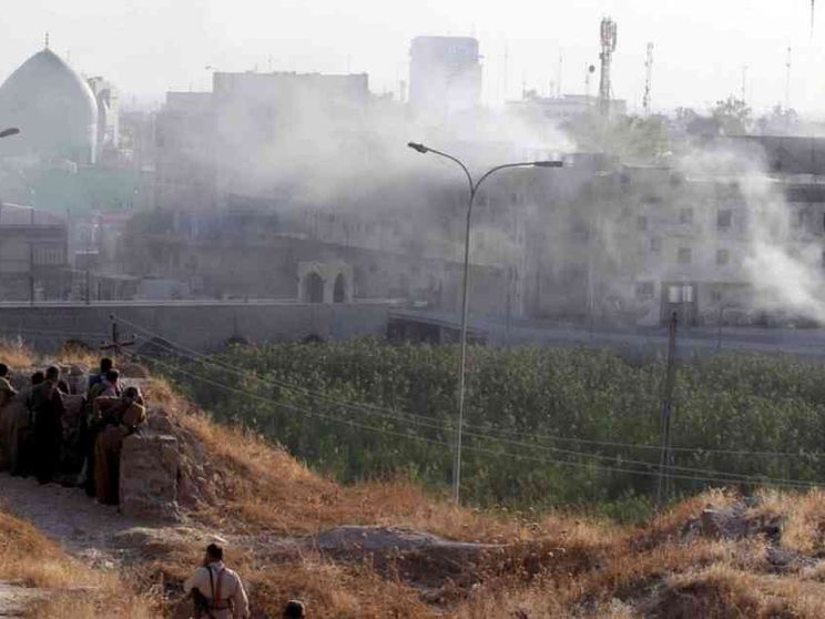 Centinaia di scudi umani