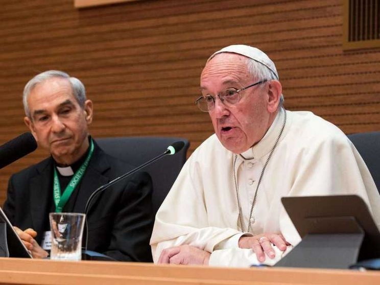 Il Papa ai gesuiti: nelle periferie con gioia
