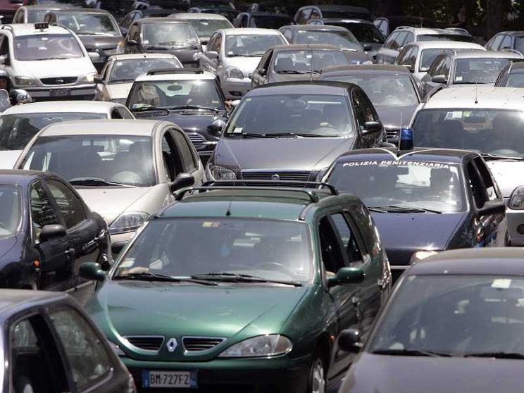 Non fa solo male: il traffico costa