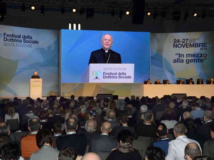 Galantino: etica e responsabilità fanno bene all'impresa