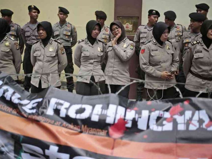 Persecuzione dei Rohingya nel silenzio di Suu Kyi