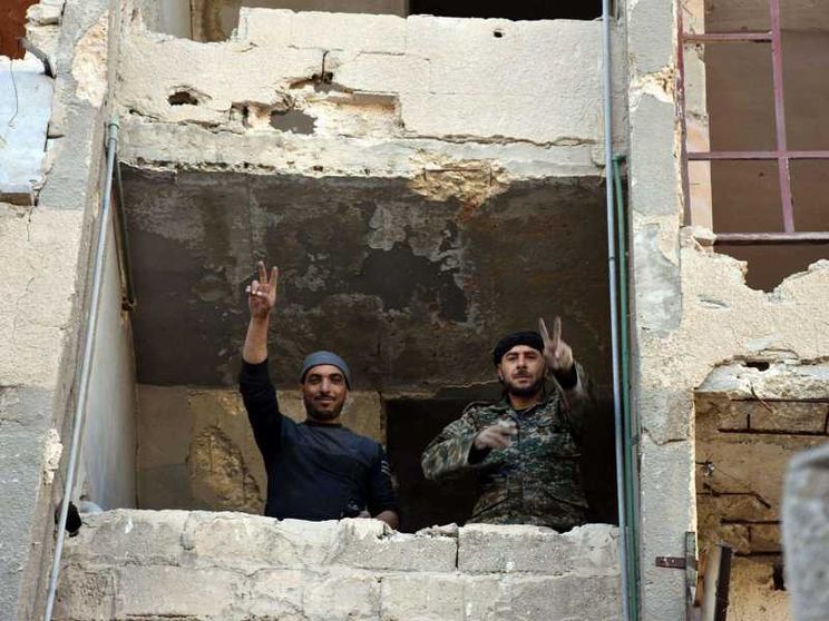 Aleppo, l'esercito avanza nei quartieri orientali. Migliaia di civili in fuga