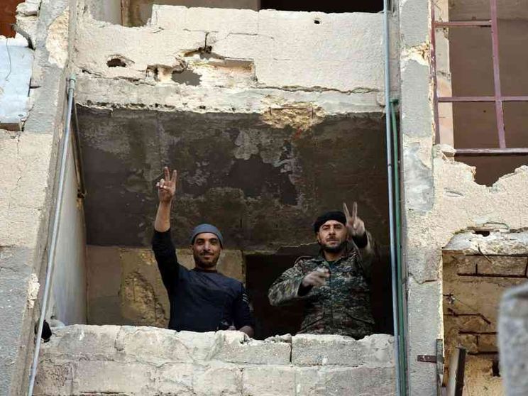 Aleppo, l'esercito avanza nei quartieri orientali. Migliaia di civili in fuga