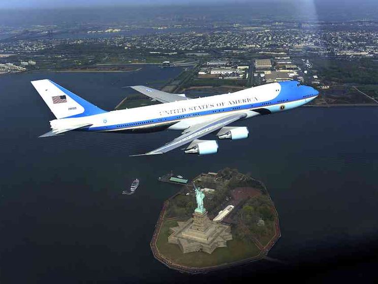 Da Trump stop all'Air Force One: «Costa troppo»