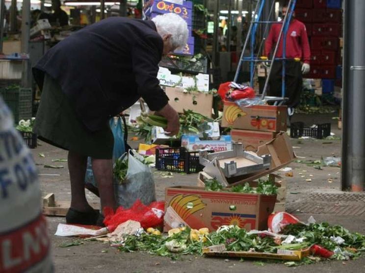 La lotta alla povertà non sia ostaggio della crisi politica