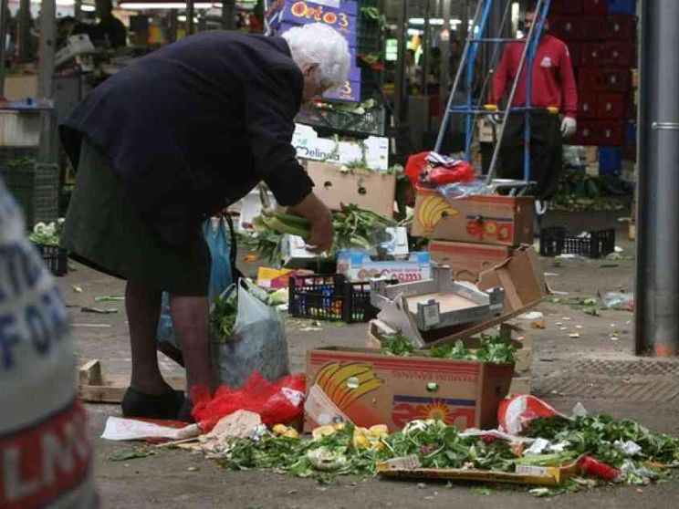 La lotta alla povertà non sia ostaggio della crisi politica