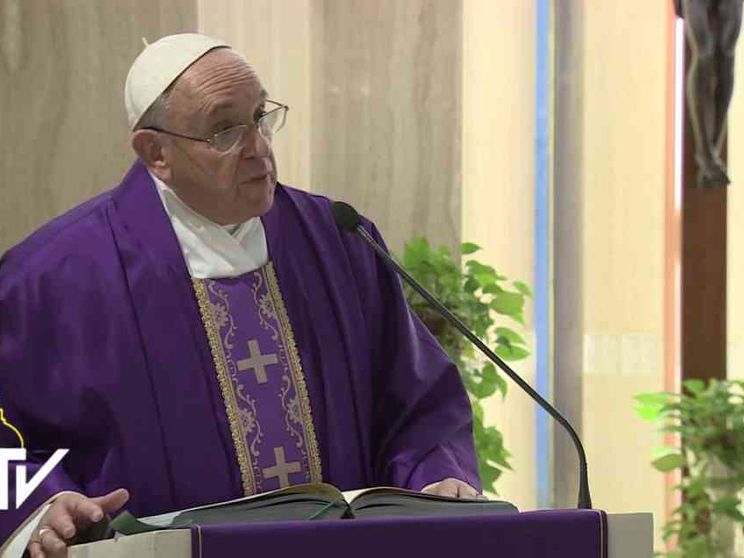 Papa: rigidità e mondanità, un disastro per i sacerdoti