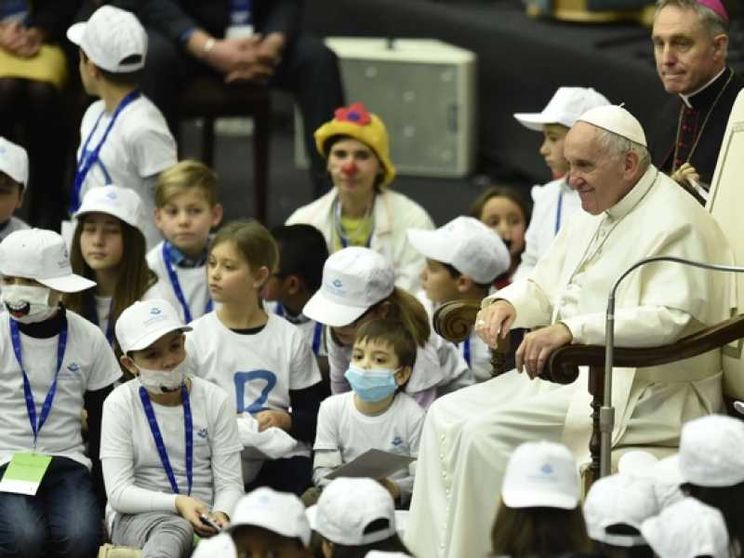 Il Papa: non c'è una risposta alla morte dei bambini