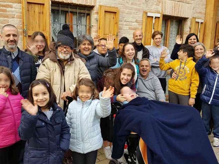 Tolentino, la "strana" famiglia che vince il terremoto