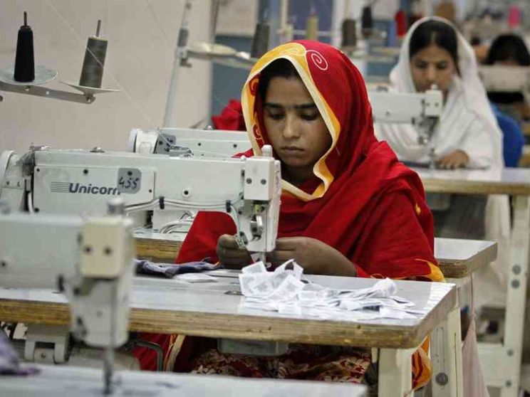 Fabbriche senza regole: scoppiano le proteste