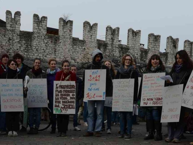 Azzardo, è nuovo record. Nel 2016 spesi 95 miliardi