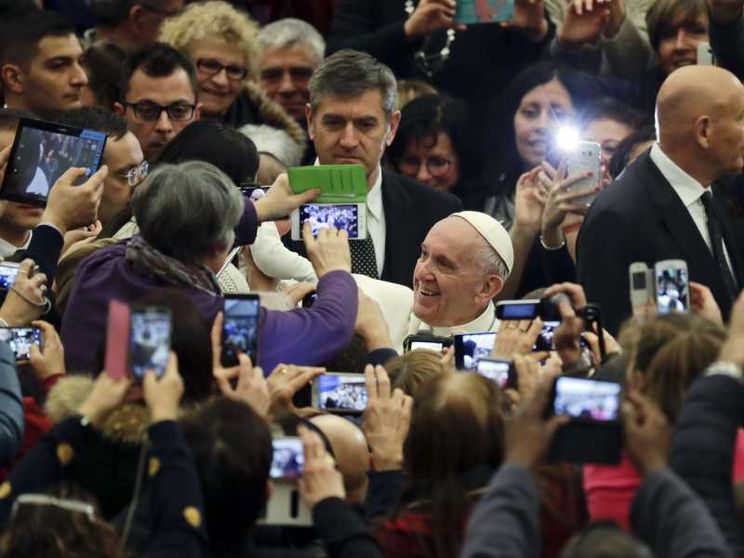 Il Papa ai terremotati: ricostruire i cuori, non solo le case