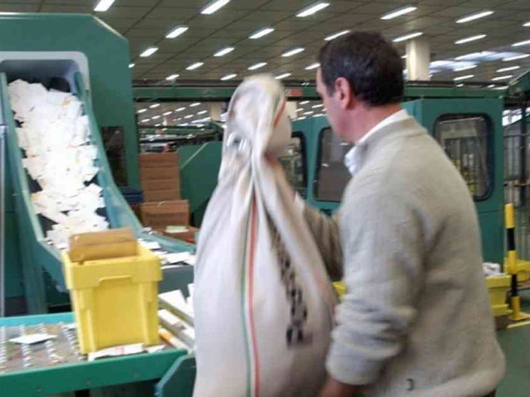 Alle Poste è ancora Natale Tonnellate di lettere ferme
