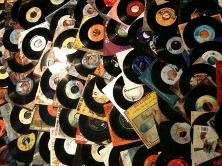 Streaming e vinile, gli estremi che rivoluzionano la musica