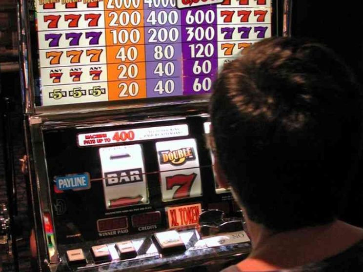 Gioca d'azzardo un italiano su due