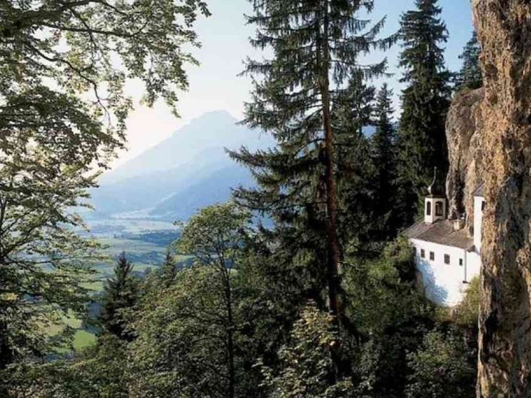 AAA cercasi eremita per monastero sulle Alpi. Domande entro il 15 marzo