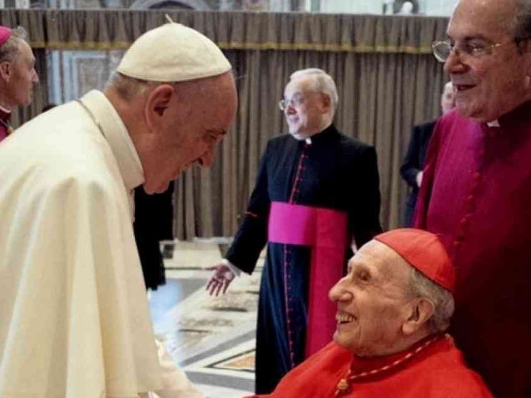 Il saluto del Papa al 94enne cardinale amico