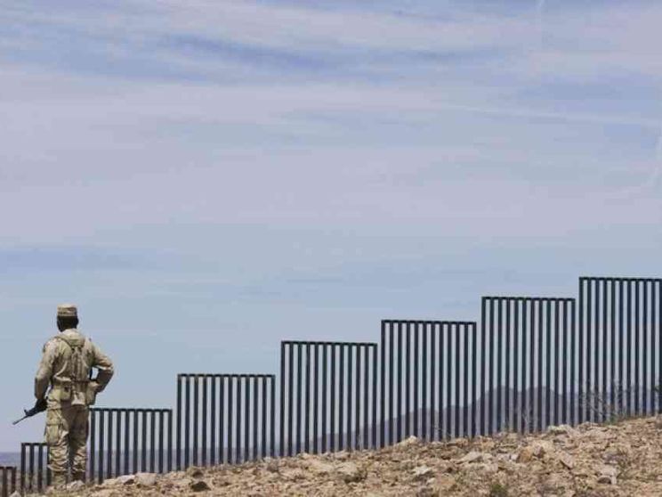 La barriera costa 3 milioni di dollari al miglio