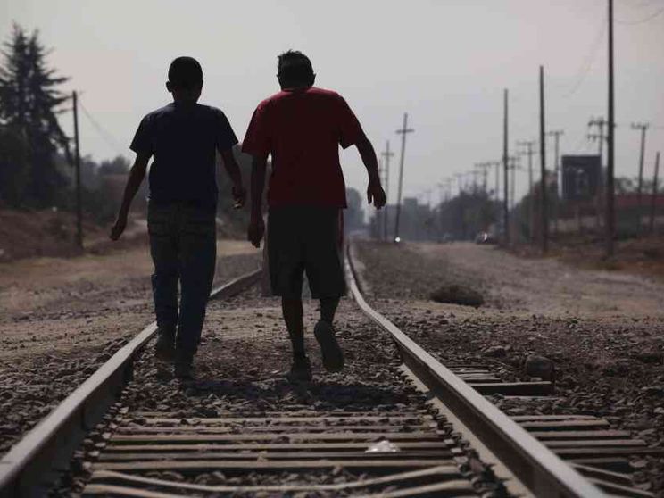 Trump promuove la tortura. Dai vescovi critiche sul muro al confine