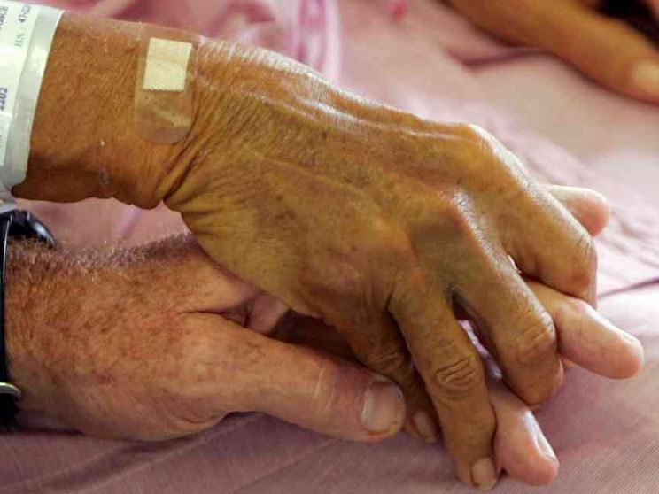 Testo lacunoso e ideologico. Si rischia l'eutanasia, non ci arrenderemo