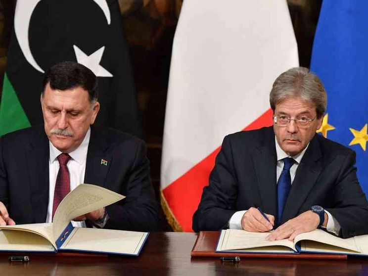 Accordo tra Italia e Libia per fermare il traffico dei migranti