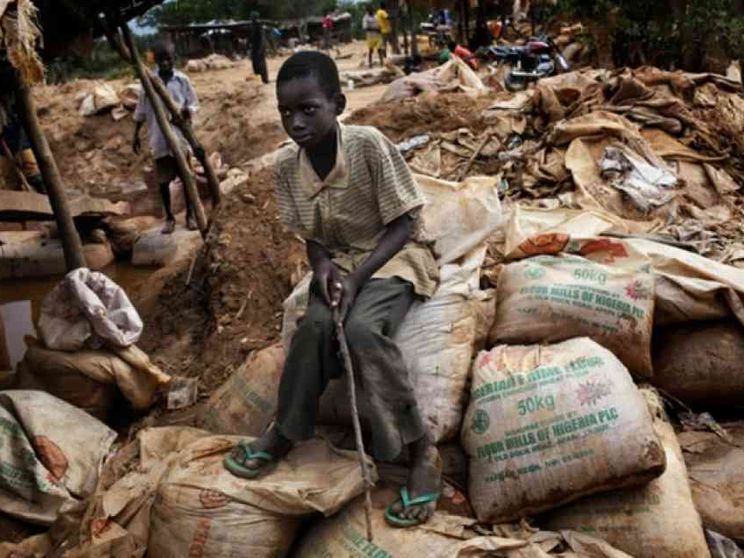 Il Papa: minori schiavi, debellare questo crimine vergognoso
