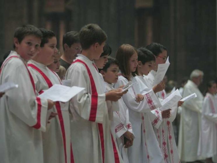 Chierichetti, il fascino di servire all'altare