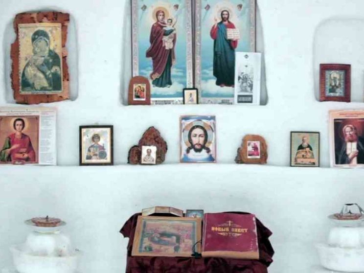 Villaggio senza chiesa? La costruiscono di neve