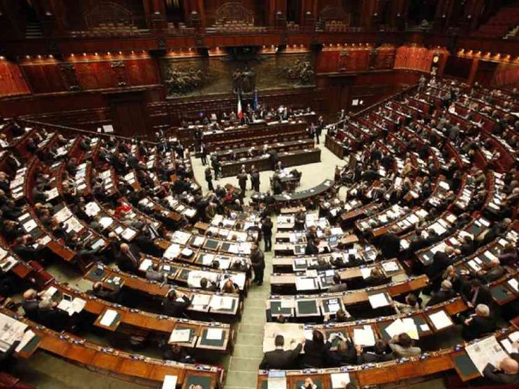 Adozioni gay. Ora il Parlamento le «sdogana»