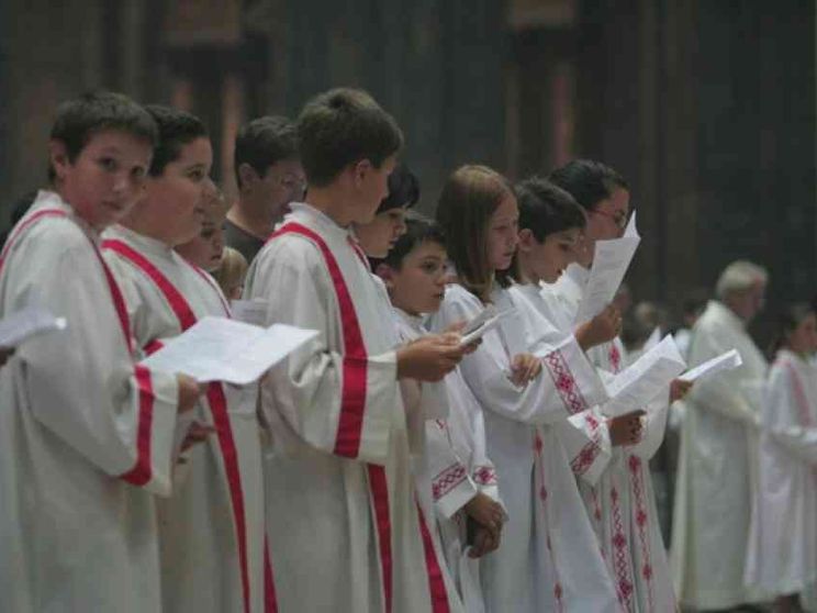 Chierichetti, il fascino di servire all'altare