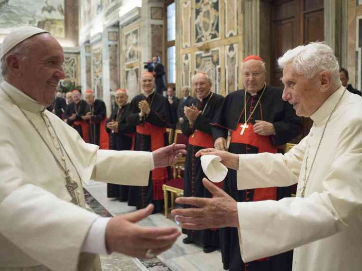 Padre Lombardi: Francesco sostenuto nella preghiera da Benedetto XVI