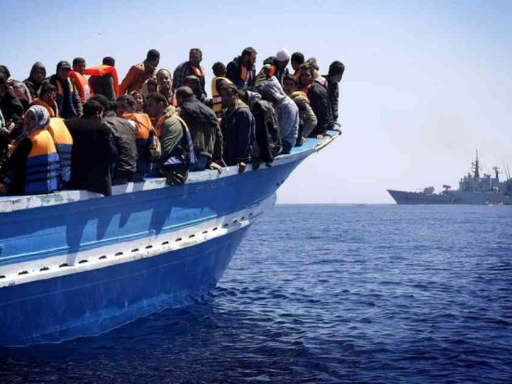 Stipati in barca a vela: salvati 91 migranti. Gli scafisti erano russi