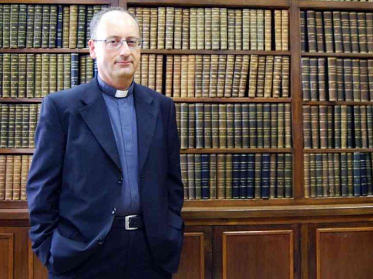 Padre Spadaro: il Papa c’invita a guardare anche fuori della Chiesa