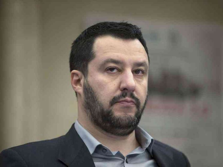 «Pulizia di massa», Salvini ora indigna