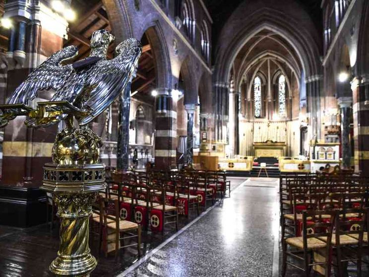 Il Papa nella chiesa anglicana di Roma. Il parroco: passo avanti nel dialogo