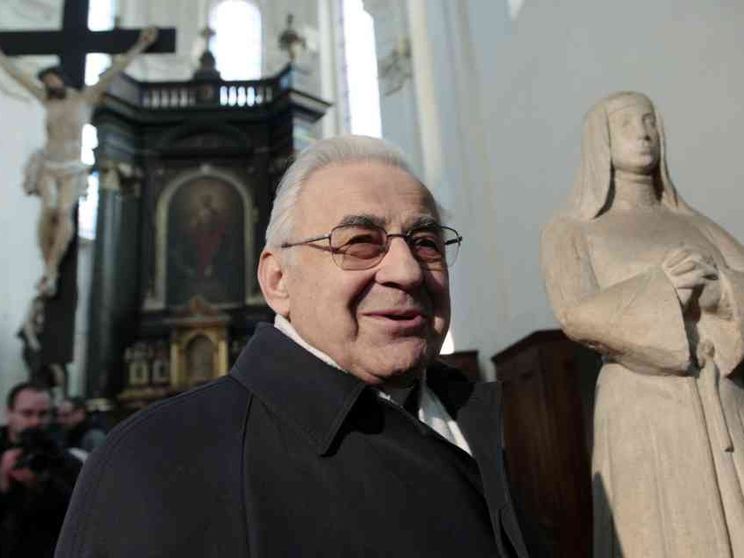 Morto il cardinale Vlk. Sotto il comunismo fece il lavavetri