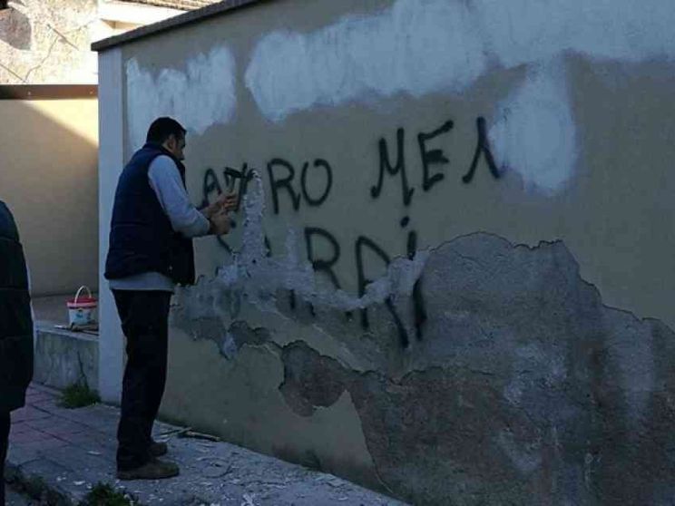 Scritte contro don Ciotti, la veglia di preghiera dei giovani scout