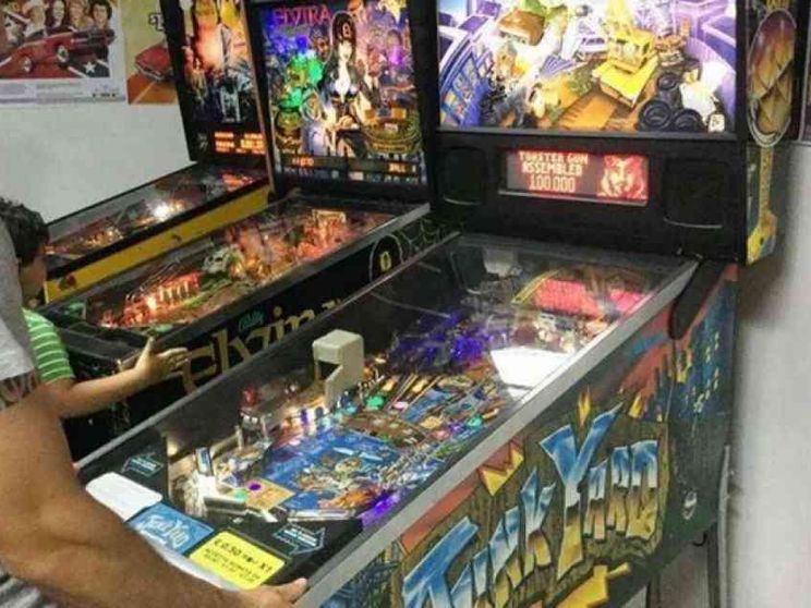 Adesso Azzardopoli punta su «slot e pupe»