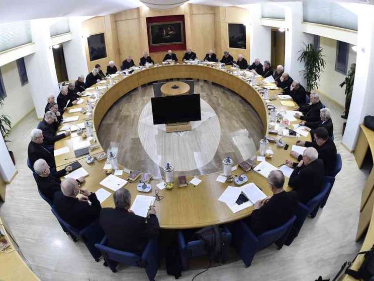 Bagnasco: disoccupazione e denatalità, serve una politica autentica