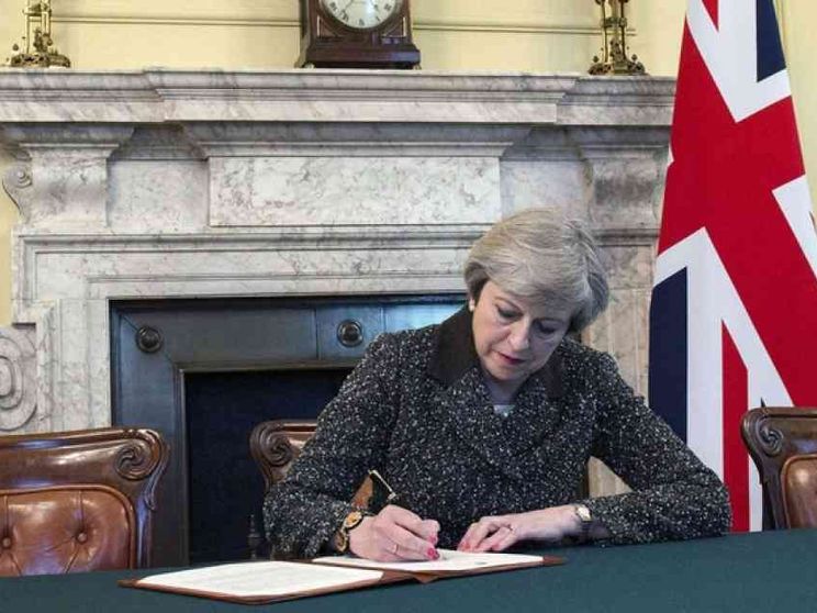 Regno Unito, inizia l'addio alla Ue. Tusk (Consiglio europeo): giorno triste