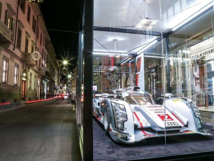 L'auto lascia i Saloni e rincorre la moda