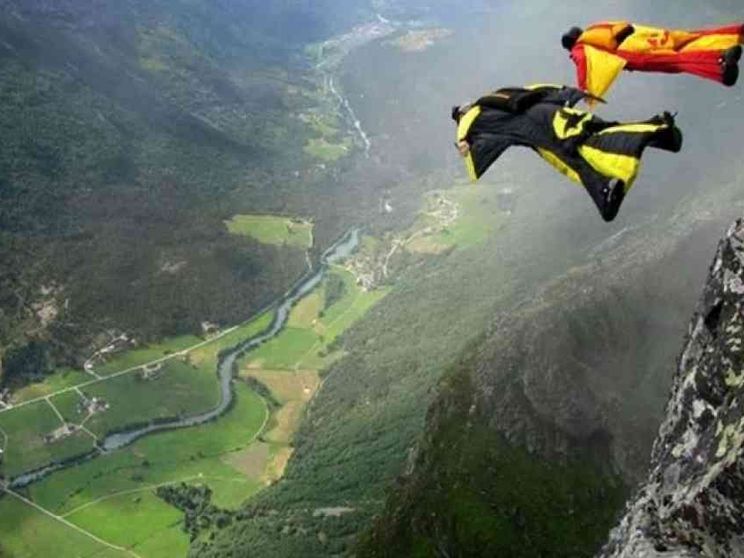 Il sogno di Icaro è la «tuta alare». La libertà e il limite