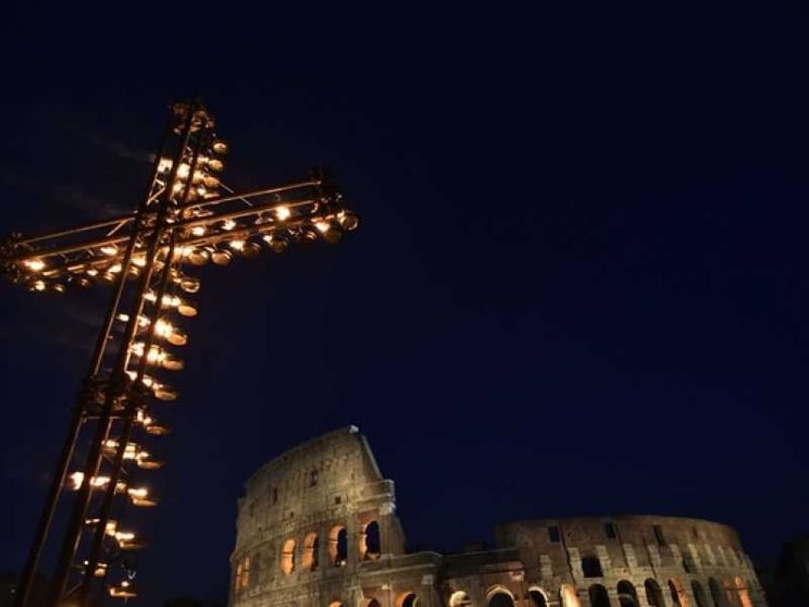 La preghiera di Papa Francesco: i nostri occhi sono pieni di vergogna