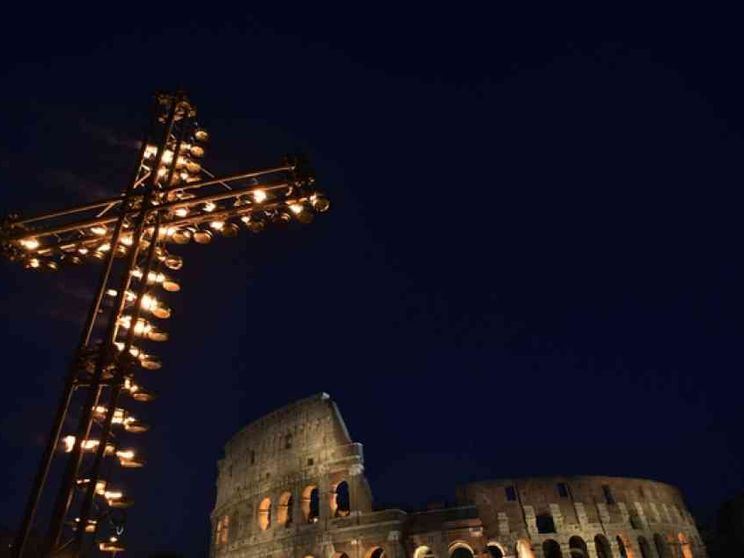 La preghiera di Papa Francesco: i nostri occhi sono pieni di vergogna