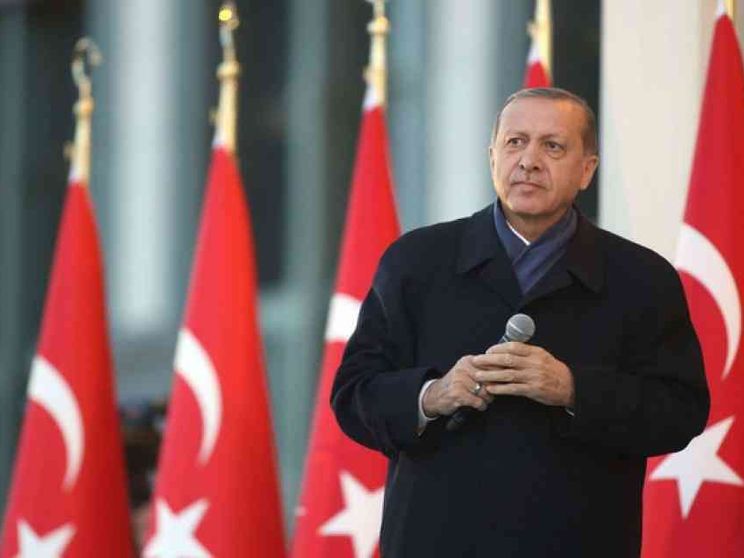 Super-Erdogan vince di misura. L'Osce: 2,5 milioni di schede sospette