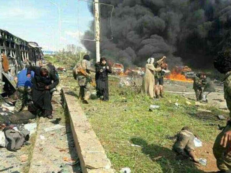 Kamikaze contro i bus dei profughi: sono 126 i morti a nord di Aleppo